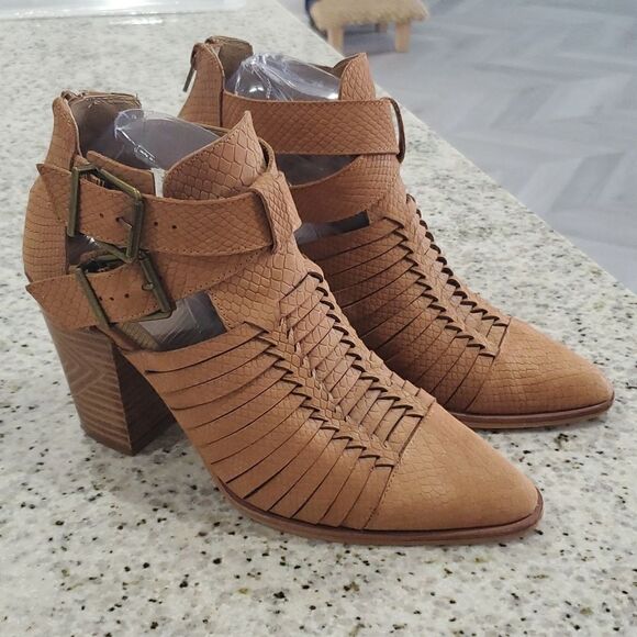 Gianni Bini, Wrapped Up Leather cut out Booties, Size 9 - Picture 1 of 9